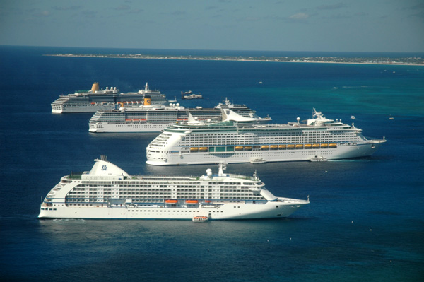 Cruises at the Seven Mile Beach